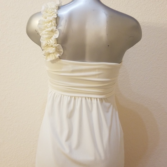 White dress - Picture 5 of 5